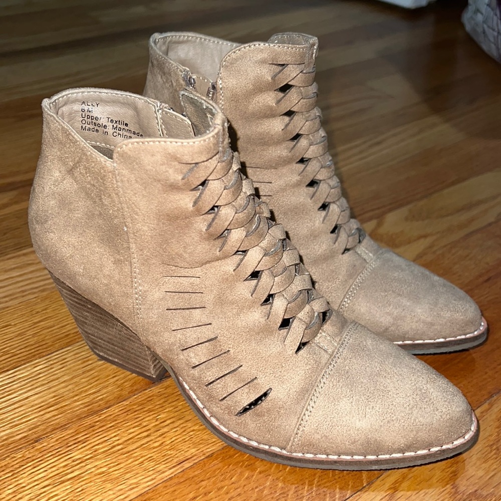 Coconuts by Matisse booties size 6